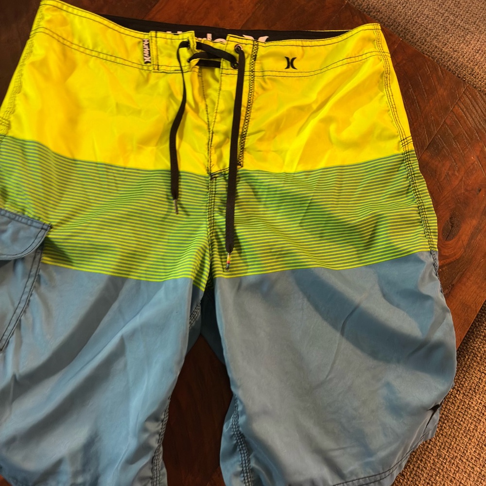 Hurley Men’s Yellow & Light Blue Colorblock Board Shorts